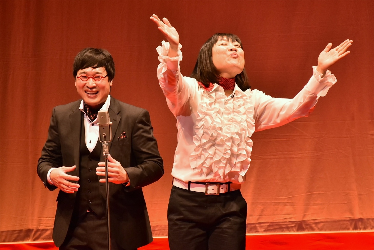 「不毛な議論 presents 南海キャンディーズ初単独ライブ『他力本願』」に出演した南海キャンディーズ。