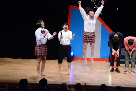 「ワタナベお笑いNo.1決定戦2018」で優勝した瞬間のハナコ。