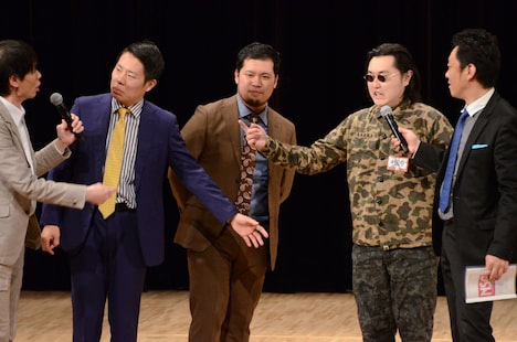 桐生ザベストは魔人無骨と同じ慶應義塾大学に通っていて、それぞれとコンビを組んでいたこともあると告白。