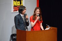 司会を務めた（左から）ふかわりょう、宮島咲良。