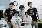 以前「超コントLIVE」で共演したAマッソ（前列2人）とジャルジャル、倉本美津留（後列中央）。