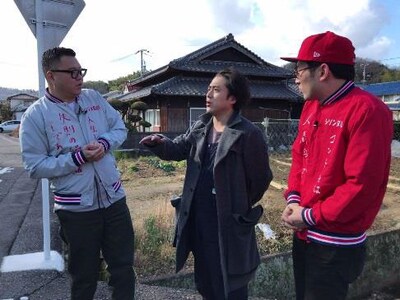 シソンヌと「ぶちぶちシソンヌ」初登場のムロツヨシ（中央）。