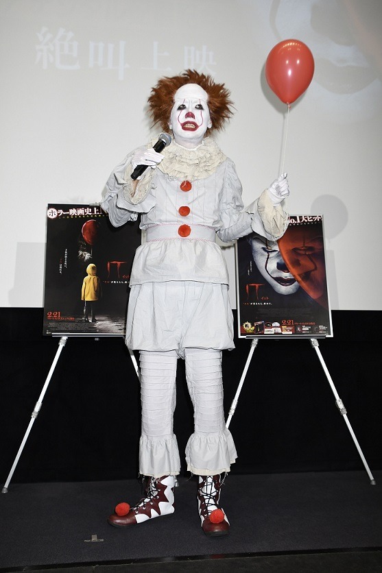 殺人ピエロに扮したアンガールズ田中。
