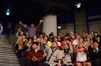 記者会見中の様子。