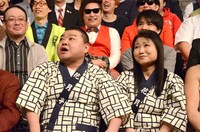 大阪からやってきた吉本新喜劇の川畑泰史、島田珠代（前列左から）。