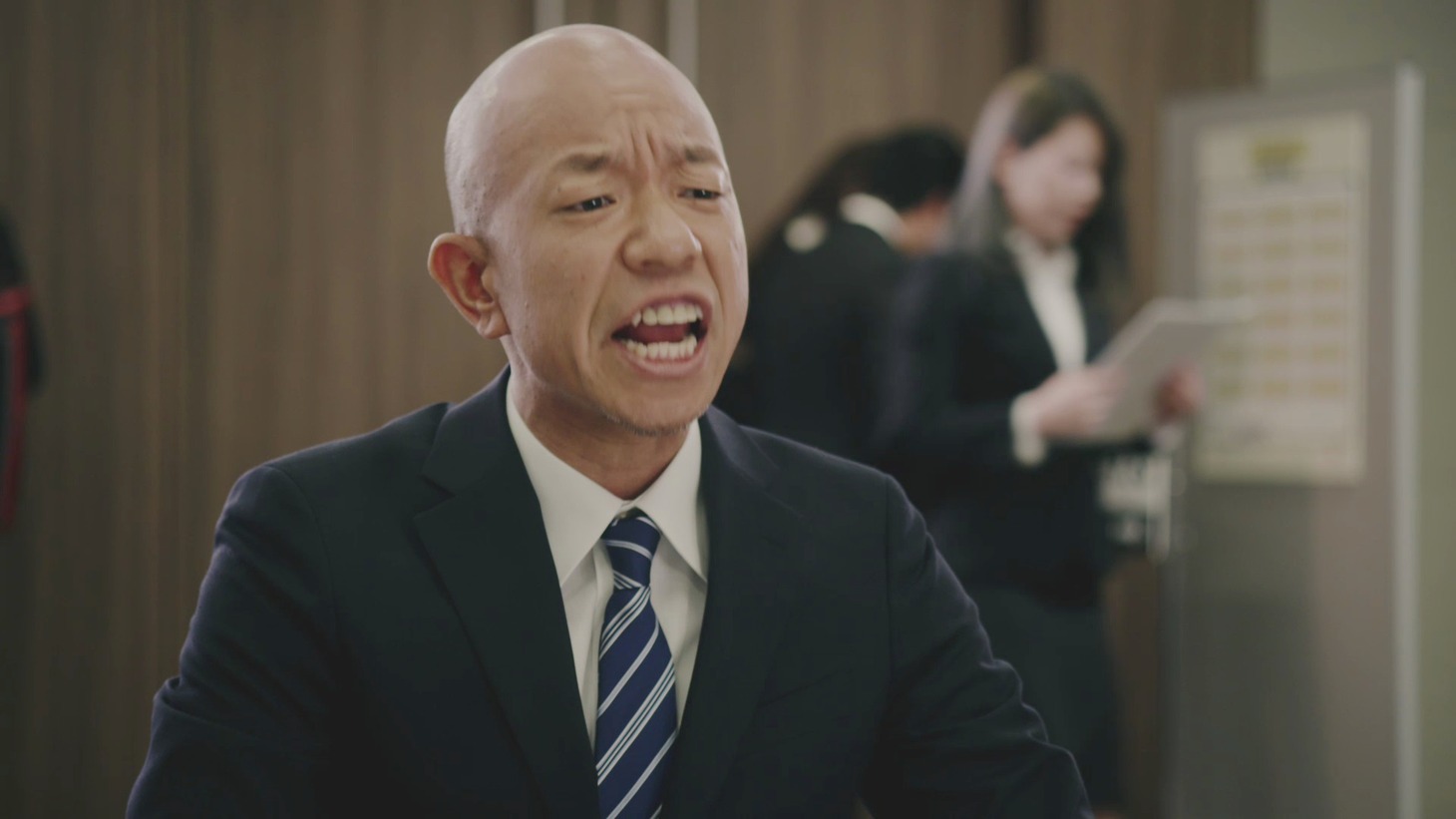 CM「ブラック盟主篇」のワンシーン。