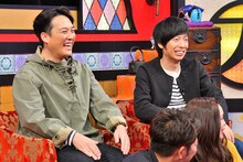 スタジオ出演する藤崎マーケット。(c)MBS