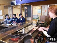 「福岡すっぴんツアー！8 ツウも唸る博多の隠れ家 春吉SP」のワンシーン。(c)FBS