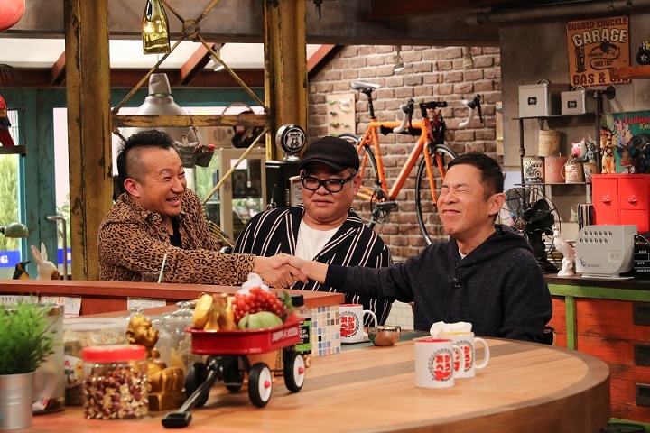 「おかべろ」に出演する（左から）矢野・兵動、ナインティナイン岡村。(c)関西テレビ