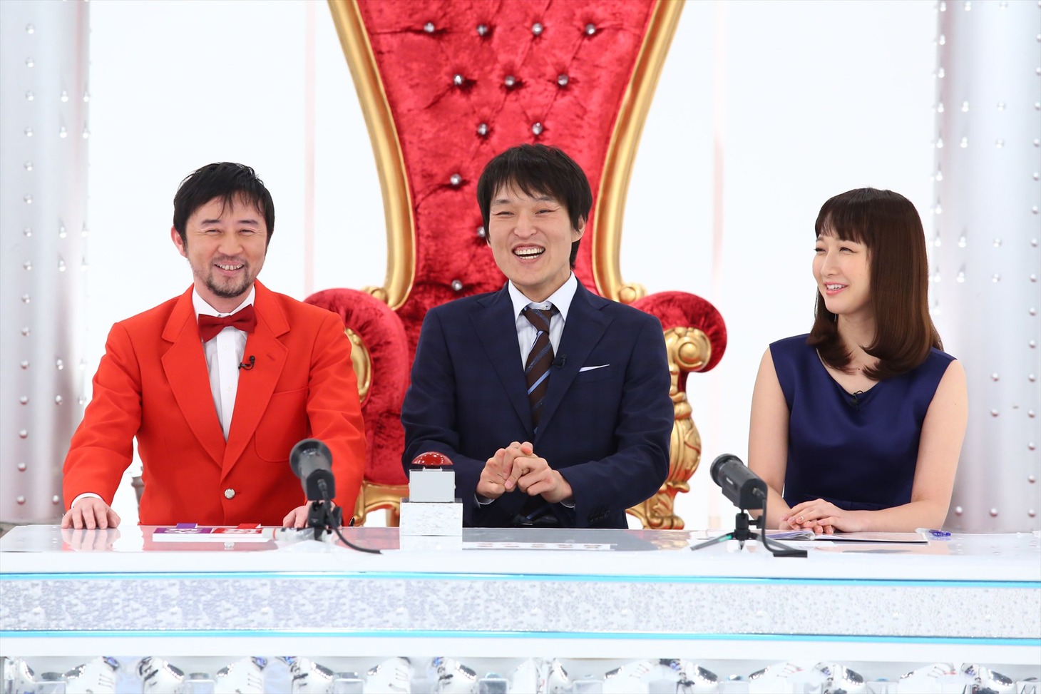 （左から）お～い！久馬、千原ジュニア、竹上萌奈（関西テレビアナウンサー）。(c)関西テレビ