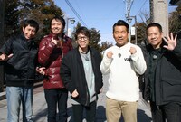 「ロンブー淳のじいちゃんばあちゃんに会うテレビ」に出演する、ロンドンブーツ1号2号・田村淳（中央）、FUJIWARA（右）、ゲストのアンガールズ（左）。(c)SBC信越放送