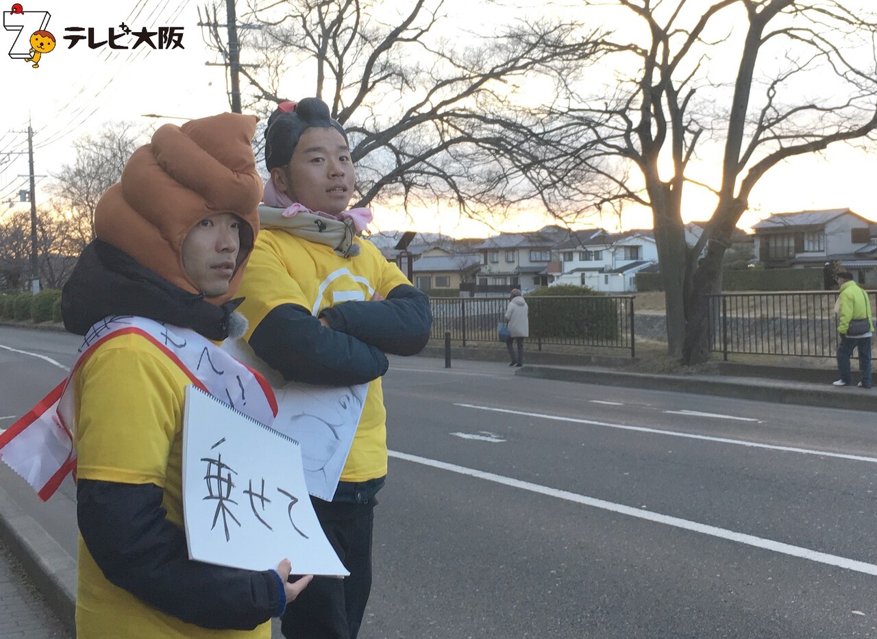 アキナが3度目の外車ヒッチハイク、開始5分でアルファロメオ停車