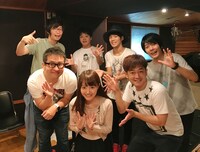 ゲストの尾崎由香との集合写真。