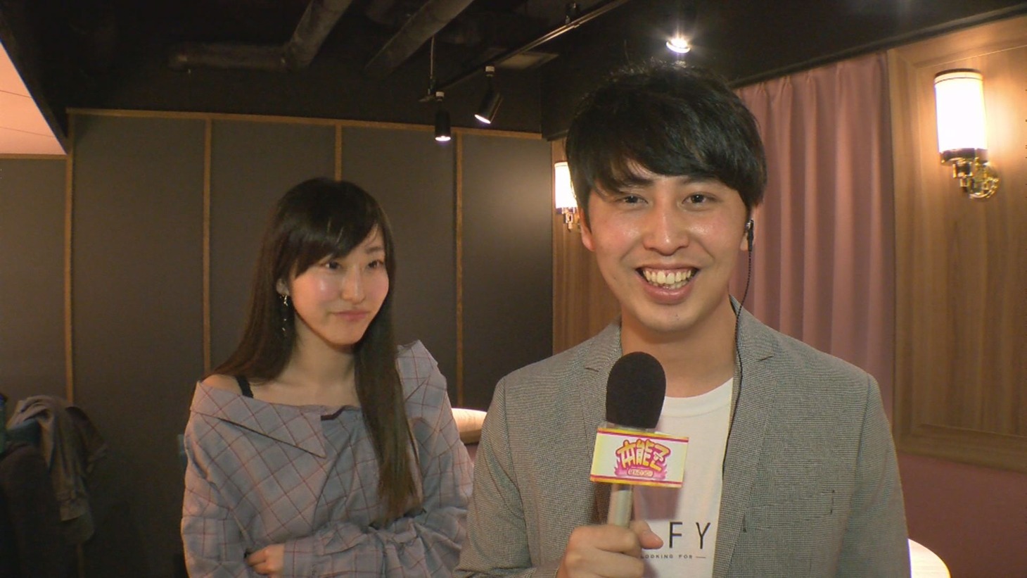 「すっぴんカフェ」を訪れるニューヨーク屋敷（右）。(c)CBC