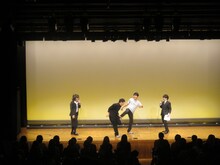 「うしろシティの好きなコント選んでもらいましたライブ2」のワンシーン。