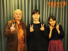 左から黒須田守編集長、ハライチ岩井、日比麻音子アナウンサー。