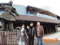 左から日比麻音子アナウンサー、ハライチ岩井、黒須田守編集長。