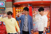 左からテンダラー、藤井隆。(c)読売テレビ