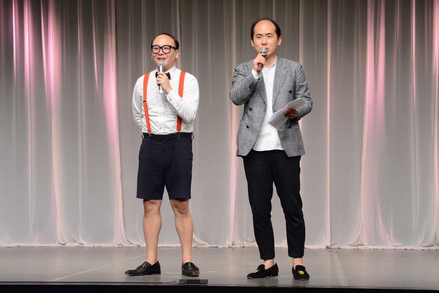 「よしもと若手祭り2018」記者会見の司会を務めたレンディエンジェル。