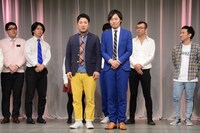 ルミネtheよしもとを大掃除することを発表する和牛・水田（左）。