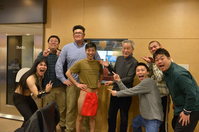 「C-1グランプリ」で優勝したわらふぢなるお・ふぢわら（左から4人目）。