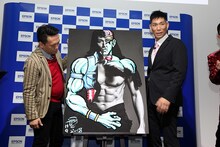 レイザーラモンHG（右）が、エプソンのプリンタを駆使して制作した作品「ワンヒッターズ」。