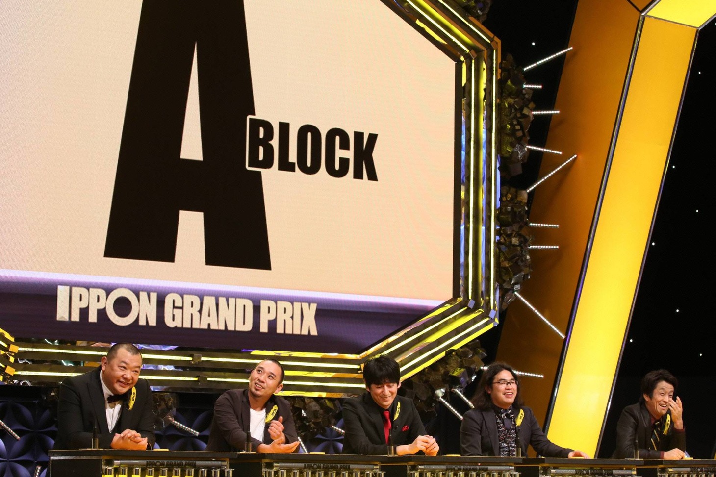 Aブロックの5人。(c)フジテレビ