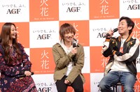 会見中の様子。