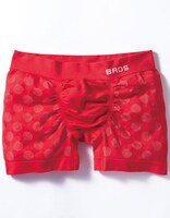 メイプル超合金カズレーザーがプレゼン動画内で穿いている「『BROS』ソフトフィットボクサー」。