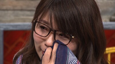 大泣きする相席スタート・ケイ。(c)読売テレビ