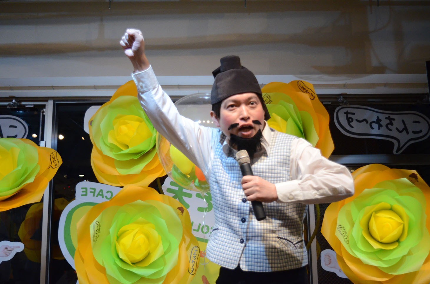 「こんちわ～す！カフェ」オープニングパーティに姿を見せた脳みそ夫。