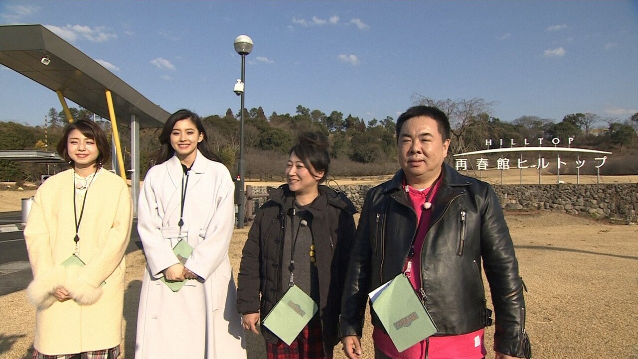 「旅ずきんちゃん」で九州に赴き、工場見学する（左から）中村静香、朝比奈彩、友近、ドランクドラゴン塚地。(c)CBC