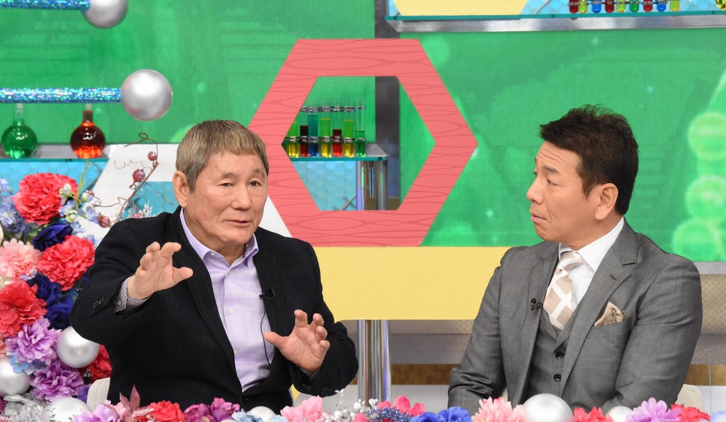 左からビートたけし、くりぃむしちゅー上田。(c)日本テレビ