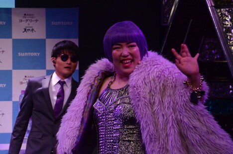 来日したベリー・ブルー（ゆりやんレトリィバァ）。