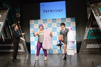 ジャルジャル福徳（右）のひざ裏の音で暴走をやめるゆりやんレトリィバァ（中央）。