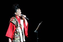 「ダイアンのよなよな…」4周年を祝してオリジナルソングを披露する武将様。（撮影：日吉"JP"純平）