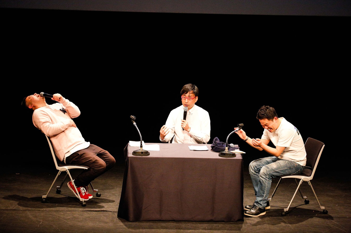 おいでやす小田（中央）が語るヌートリアのエピソードに爆笑するダイアン。（撮影：日吉"JP"純平）