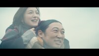 Web動画「のんある気分『映画予告編あるある』15秒 広末涼子 秋山竜次 サントリー」のワンシーン。