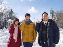 オクラホマと国井美佐アナ（左）。(c)HTB