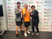 三瓶（中央）と福島住みます芸人のぺんぎんナッツ。