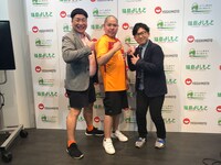 三瓶（中央）と福島住みます芸人のぺんぎんナッツ。