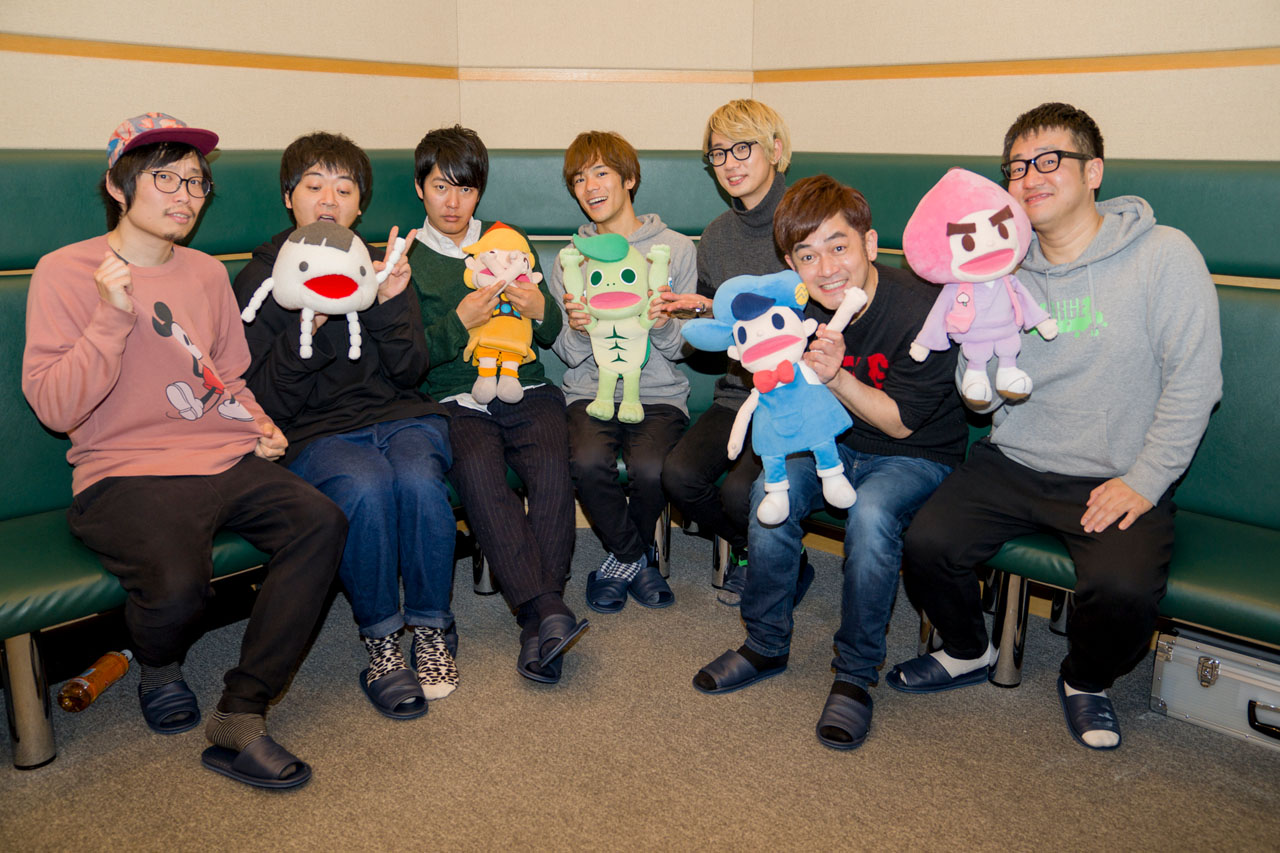 左から新海岳人、うしろシティ、小野賢章、江口拓也、なすなかにし。