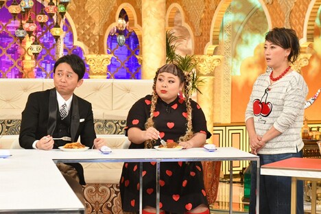 （左から）有吉弘行、渡辺直美、友近。(c)TBS