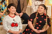 「櫻井・有吉THE夜会」にゲスト出演する（手前左から）友近、渡辺直美。(c)TBS