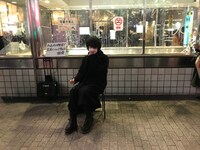 ネタを披露する斎藤工。