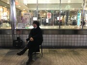 ネタを始める斎藤工。