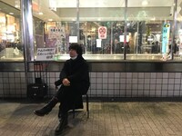 ネタを始める斎藤工。