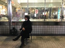 ネタを始める斎藤工。