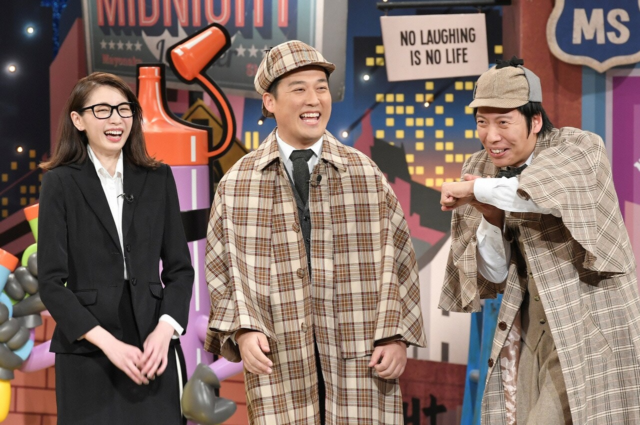 左から宮田聡子、藤崎マーケット。(c)読売テレビ