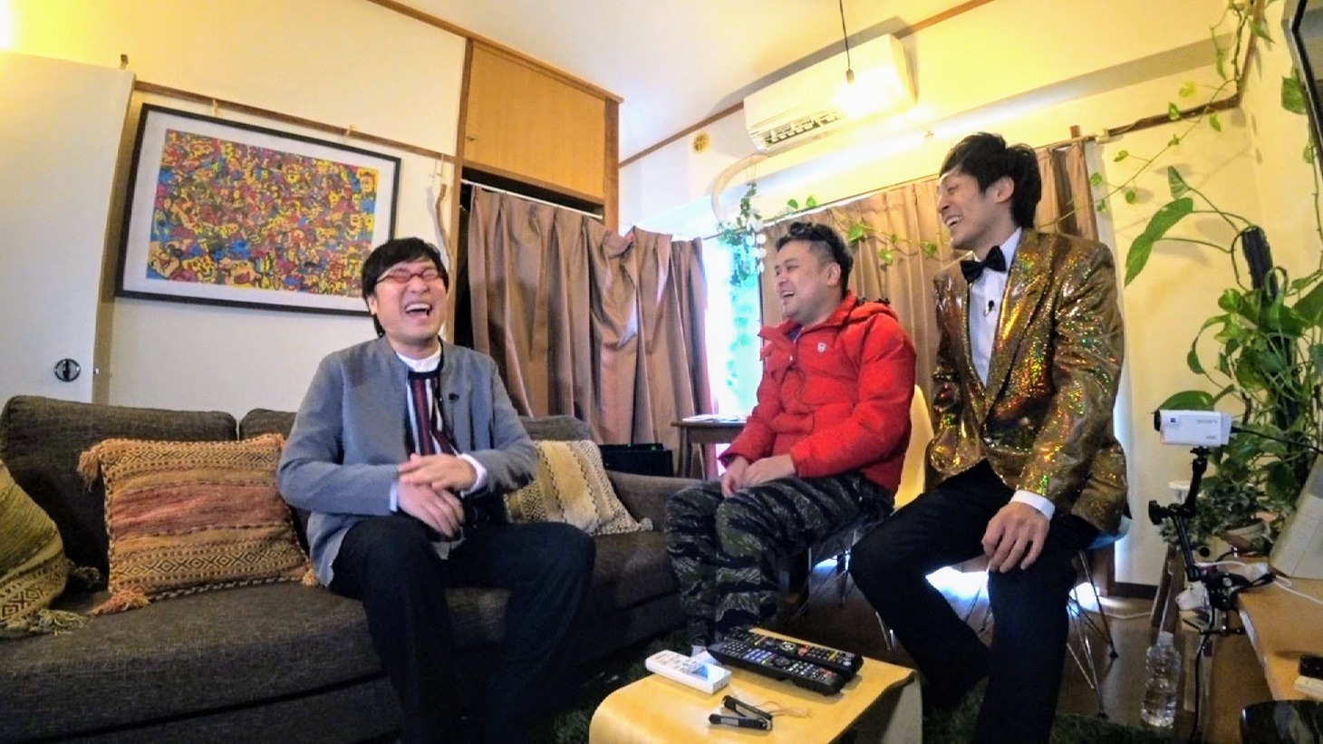 「M-1ファンクラブSP『とろサーモンだよ！自宅に集合！』」のワンシーン。